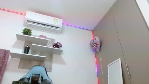 Snapshot of roxy_stone1 chatting on March 4, 2025, 1:45 am roxy_stone1 online show from March 4, 2025, 1:45 am