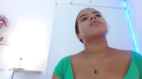 Snapshot of roxy_stone1 chatting on September 15, 2025, 7:25 pm roxy_stone1 online show from September 15, 2025, 7:25 pm