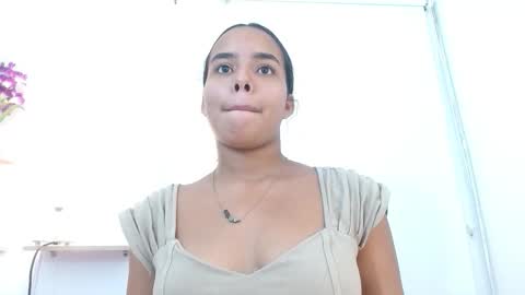 Snapshot of roxy_stone1 chatting on October 4, 2025, 7:23 pm roxy_stone1 online show from October 4, 2025, 7:23 pm