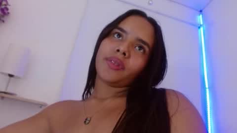 Snapshot of roxy_stone1 chatting on October 31, 2025, 8:21 pm roxy_stone1 online show from October 31, 2025, 8:21 pm