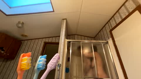 Roxy and Brock online show from November 8, 2025, 12:49 pm