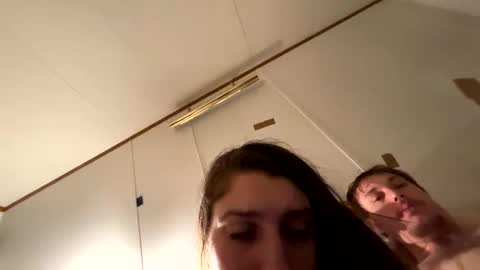 Roxy and Brock online show from November 21, 2025, 8:57 am