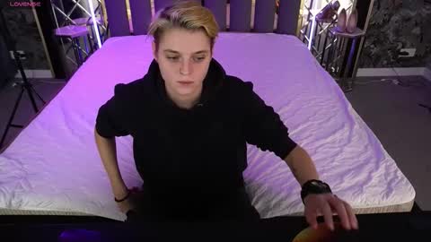 roxyflames online show from December 4, 2025, 2:15 pm