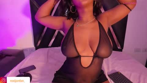 Snapshot of roxyjordan chatting on October 9, 2025, 10:57 am Roxxy Queen online show from October 9, 2025, 10:57 am