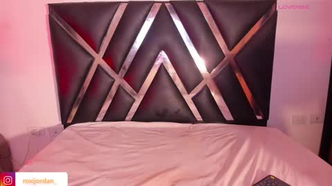 Snapshot of roxyjordan chatting on October 25, 2025, 11:29 am Roxxy Queen online show from October 25, 2025, 11:29 am