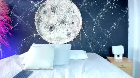 Roxy  online show from December 2, 2025, 2:34 pm