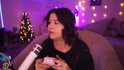 roxysuh online show from December 11, 2024, 5:53 am