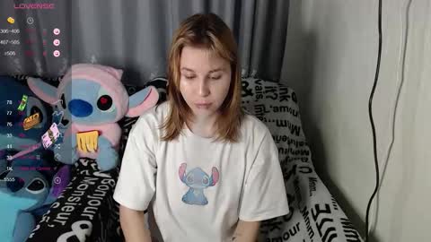 Snapshot of royangela chatting on September 12, 2025, 1:44 pm angela online show from September 12, 2025, 1:44 pm