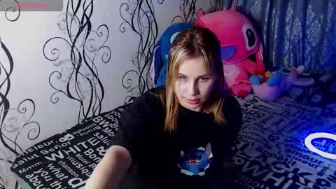 Snapshot of royangela chatting on September 25, 2025, 9:40 pm angela online show from September 25, 2025, 9:40 pm