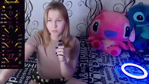 Snapshot of royangela chatting on October 5, 2025, 7:17 am angela online show from October 5, 2025, 7:17 am