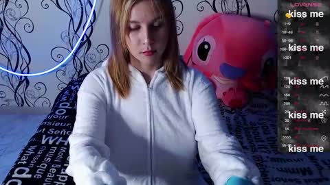 Snapshot of royangela chatting on October 19, 2025, 3:34 pm angela online show from October 19, 2025, 3:34 pm