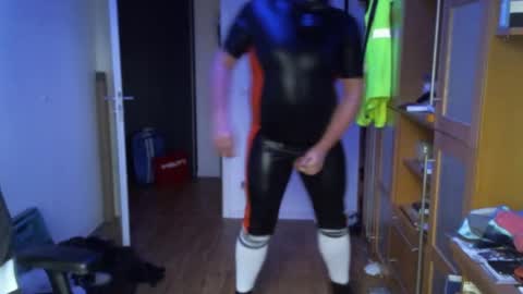 Snapshot of rubbgay chatting on December 10, 2024, 9:55 am Rubbgay online show from December 10, 2024, 9:55 am