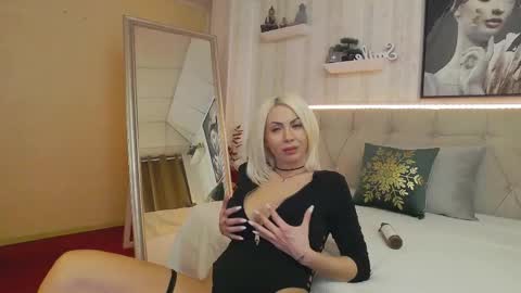 Snapshot of rubydivine_ chatting on November 22, 2025, 5:17 am Ruby Divine online show from November 22, 2025, 5:17 am