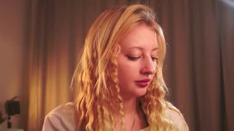 Mila online show from October 10, 2025, 3:11 pm