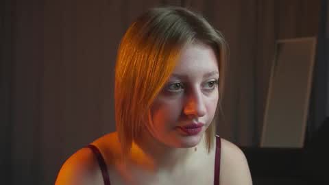 Mila online show from November 28, 2025, 4:26 am