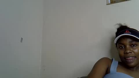 Snapshot of ruemiles chatting on September 20, 2025, 11:22 am Rue online show from September 20, 2025, 11:22 am