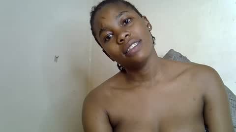 Snapshot of ruemiles chatting on September 26, 2025, 3:32 am Rue online show from September 26, 2025, 3:32 am