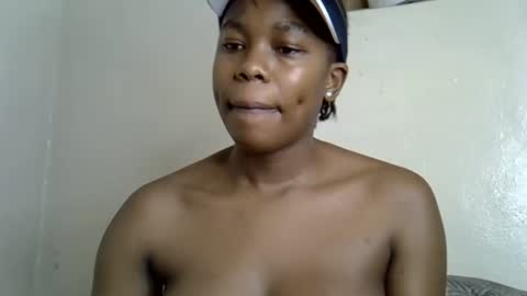 Snapshot of ruemiles chatting on October 5, 2025, 3:05 am Rue online show from October 5, 2025, 3:05 am