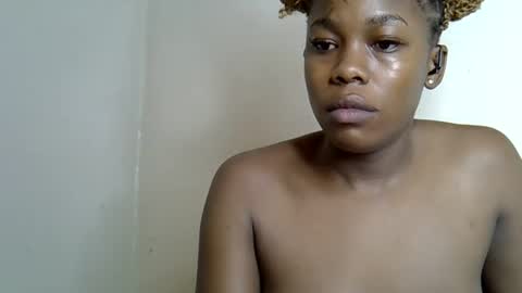 Snapshot of ruemiles chatting on October 13, 2025, 11:49 pm Rue online show from October 13, 2025, 11:49 pm