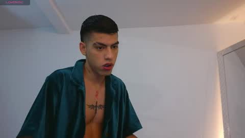  R U S S E L L  online show from November 16, 2025, 7:25 am