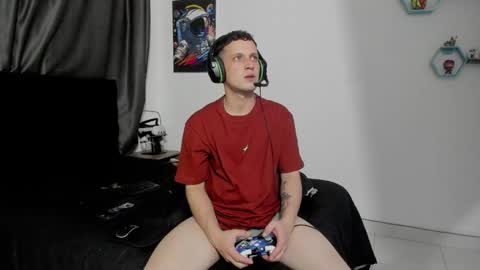 Snapshot of ryan15_ chatting on November 4, 2025, 12:32 am Ryan 15 online show from November 4, 2025, 12:32 am