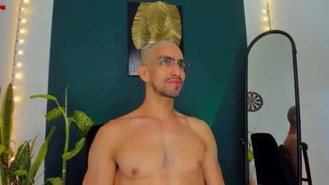 Ryan independent model online show from September 23, 2025, 1:03 pm