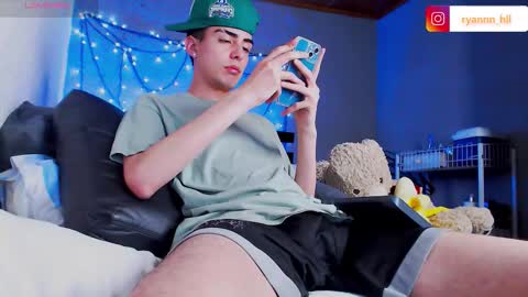 Snapshot of ryannhill_ chatting on October 17, 2025, 7:22 am Ryannhill online show from October 17, 2025, 7:22 am