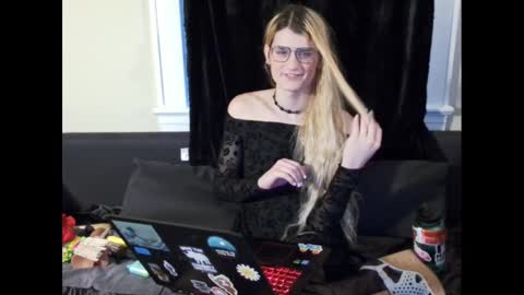 Snapshot of ryn_michele chatting on December 18, 2024, 12:29 pm Ryn Michele online show from December 18, 2024, 12:29 pm