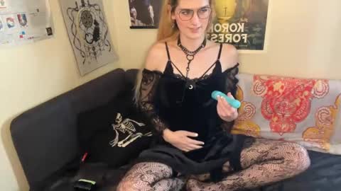 Snapshot of ryn_michele chatting on February 14, 2025, 7:23 pm Ryn Michele online show from February 14, 2025, 7:23 pm