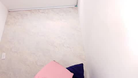 s_sofia_ online show from February 9, 2025, 7:19 pm