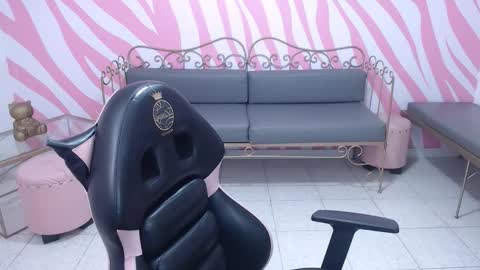 Sabrina online show from November 15, 2025, 1:07 pm