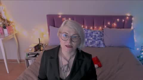 Snapshot of sabrinamacmarren chatting on January 7, 2025, 3:12 pm Sabrina MacMarren online show from January 7, 2025, 3:12 pm