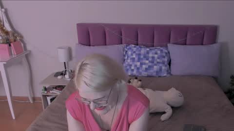 Snapshot of sabrinamacmarren chatting on January 17, 2025, 2:18 pm Sabrina MacMarren online show from January 17, 2025, 2:18 pm