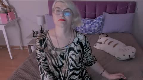 Snapshot of sabrinamacmarren chatting on January 19, 2025, 5:28 pm Sabrina MacMarren online show from January 19, 2025, 5:28 pm