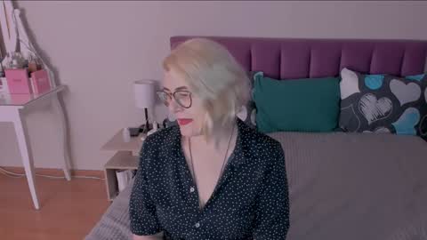 Snapshot of sabrinamacmarren chatting on January 25, 2025, 3:30 pm Sabrina MacMarren online show from January 25, 2025, 3:30 pm