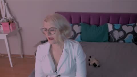 Snapshot of sabrinamacmarren chatting on January 27, 2025, 2:57 pm Sabrina MacMarren online show from January 27, 2025, 2:57 pm