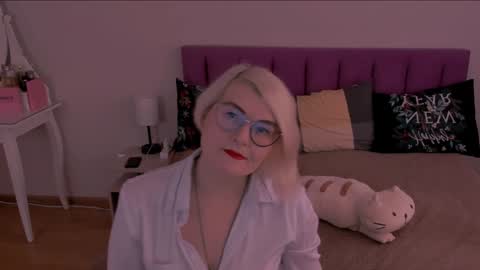 Snapshot of sabrinamacmarren chatting on February 4, 2025, 7:51 am Sabrina MacMarren online show from February 4, 2025, 7:51 am