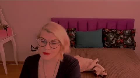 Snapshot of sabrinamacmarren chatting on February 5, 2025, 8:32 am Sabrina MacMarren online show from February 5, 2025, 8:32 am