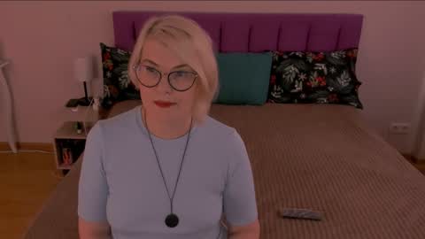 Snapshot of sabrinamacmarren chatting on February 6, 2025, 8:18 am Sabrina MacMarren online show from February 6, 2025, 8:18 am