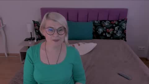 Snapshot of sabrinamacmarren chatting on February 9, 2025, 10:20 am Sabrina MacMarren online show from February 9, 2025, 10:20 am
