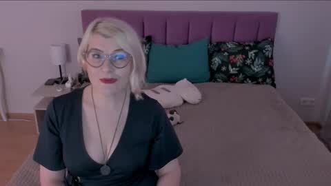 Snapshot of sabrinamacmarren chatting on February 10, 2025, 7:36 am Sabrina MacMarren online show from February 10, 2025, 7:36 am