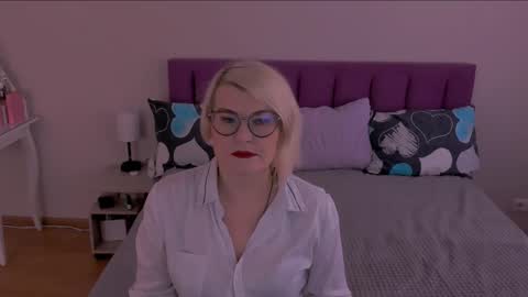 Snapshot of sabrinamacmarren chatting on February 22, 2025, 8:50 am Sabrina MacMarren online show from February 22, 2025, 8:50 am