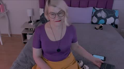 Snapshot of sabrinamacmarren chatting on February 24, 2025, 1:10 pm Sabrina MacMarren online show from February 24, 2025, 1:10 pm