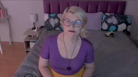 Snapshot of sabrinamacmarren chatting on February 24, 2025, 6:36 pm Sabrina MacMarren online show from February 24, 2025, 6:36 pm