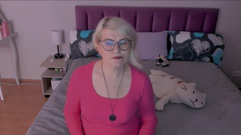 Snapshot of sabrinamacmarren chatting on February 25, 2025, 5:15 pm Sabrina MacMarren online show from February 25, 2025, 5:15 pm