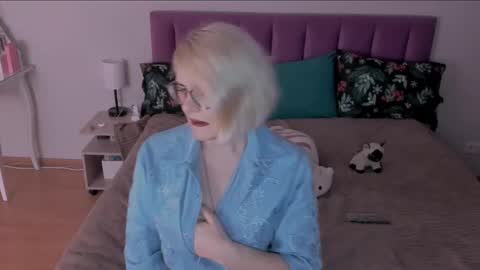 Snapshot of sabrinamacmarren chatting on February 27, 2025, 4:32 pm Sabrina MacMarren online show from February 27, 2025, 4:32 pm