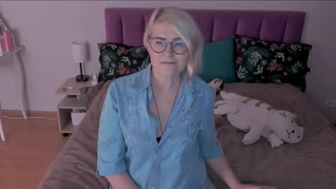 Snapshot of sabrinamacmarren chatting on February 27, 2025, 7:37 pm Sabrina MacMarren online show from February 27, 2025, 7:37 pm