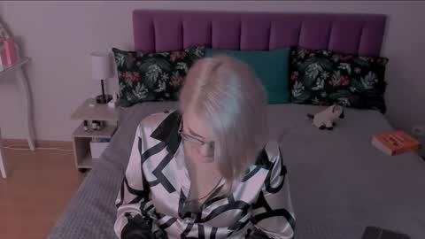 Snapshot of sabrinamacmarren chatting on March 7, 2025, 3:49 pm Sabrina MacMarren online show from March 7, 2025, 3:49 pm