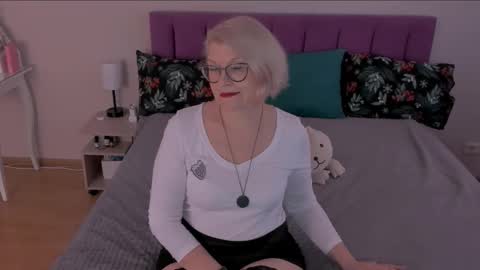 Snapshot of sabrinamacmarren chatting on March 8, 2025, 5:38 am Sabrina MacMarren online show from March 8, 2025, 5:38 am