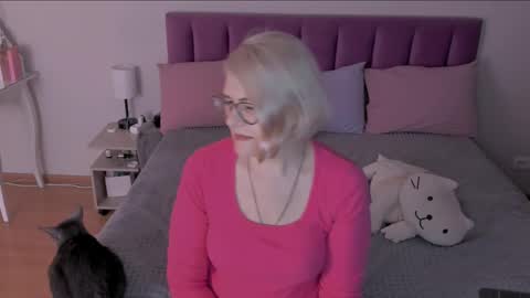 Snapshot of sabrinamacmarren chatting on March 9, 2025, 7:15 pm Sabrina MacMarren online show from March 9, 2025, 7:15 pm